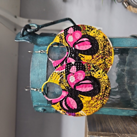 Jewelry - Large Vintage Like New Metal Colorful Earrings